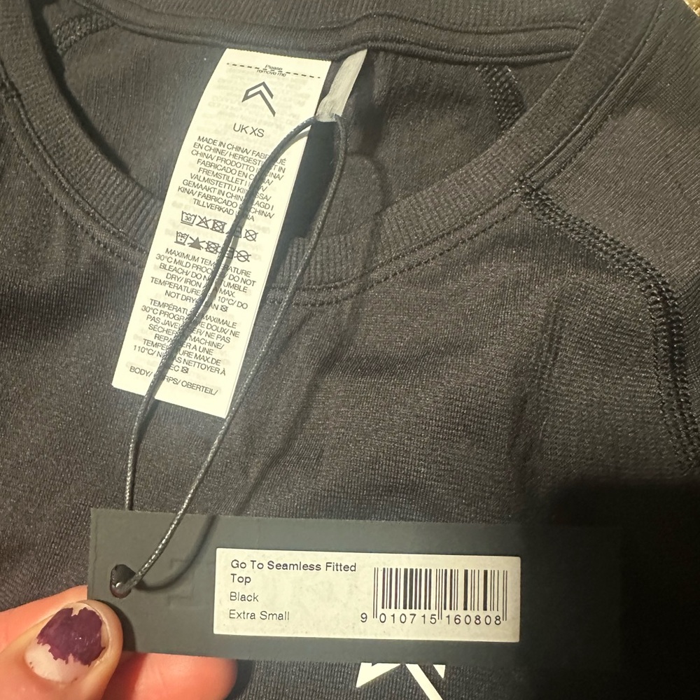 Go to Seamless Fitted Top - Black XS - Picture 3 of 7